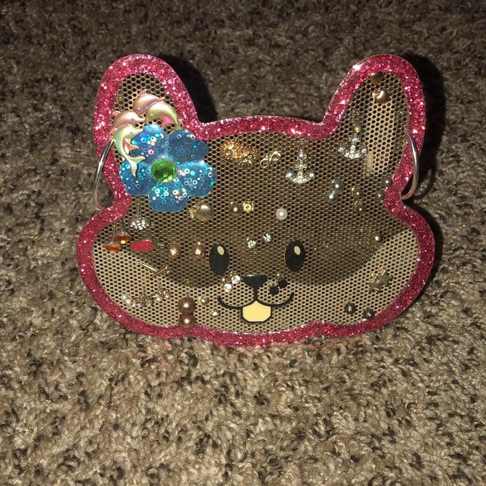 Cute earring holder